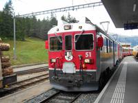 Einfahrt des Bernina-Express in Pontresina