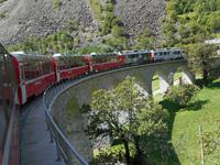 Fahrt mit dem Bernina-Express (Kreisviadukt von Brusio)