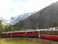 Bernina-Express mit Morteratsch-Gletscher