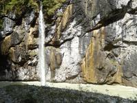 Ein Wasserfall in der Aareschlucht