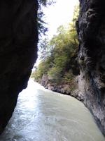 ...geht es zum Ausgang der Aareschlucht