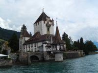 ...und schon sehen wir schöne Schlösser und Burgen entlang des Thuner Sees