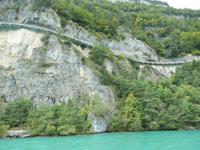 Gefährlich sieht diese Straße nicht nur vom Wasser aus