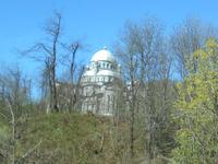 Fahrt mit der Centovalli-Bahn (Wallfahrtskirche in Re)