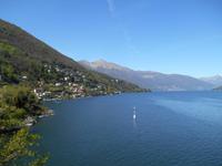 Fahrt entlang des Lago Maggiore