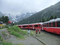 Auf einem Foto vereint: Bernina-Express und Morteratschgletscher