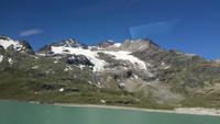 Das Auge ist erfreut - blauer Himmel, Wasser und Schnee