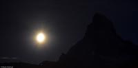 Das Matterhorn in sternenklarer Nacht bei Mondschein