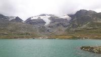 Fahrt mit dem Bernina-Express (Lago Bianco bzw. Weißer See mit Gambrena-Gletscher)