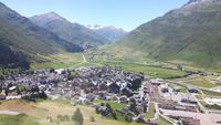 Fahrt mit dem Glacier-Express (Blick auf Andermatt)