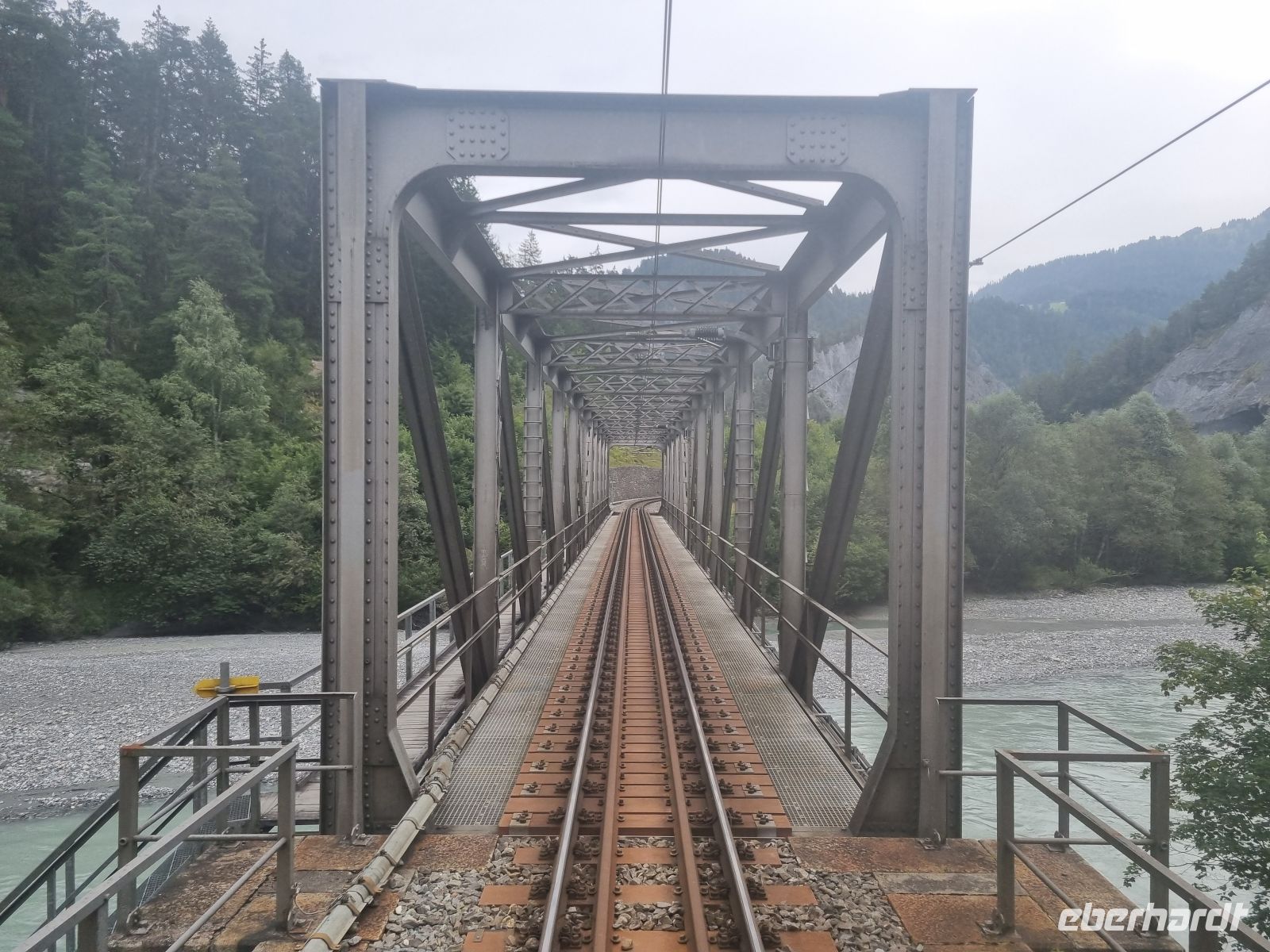 Fahrt mit dem Glacier-Express (entlang des Vorderrheins...)