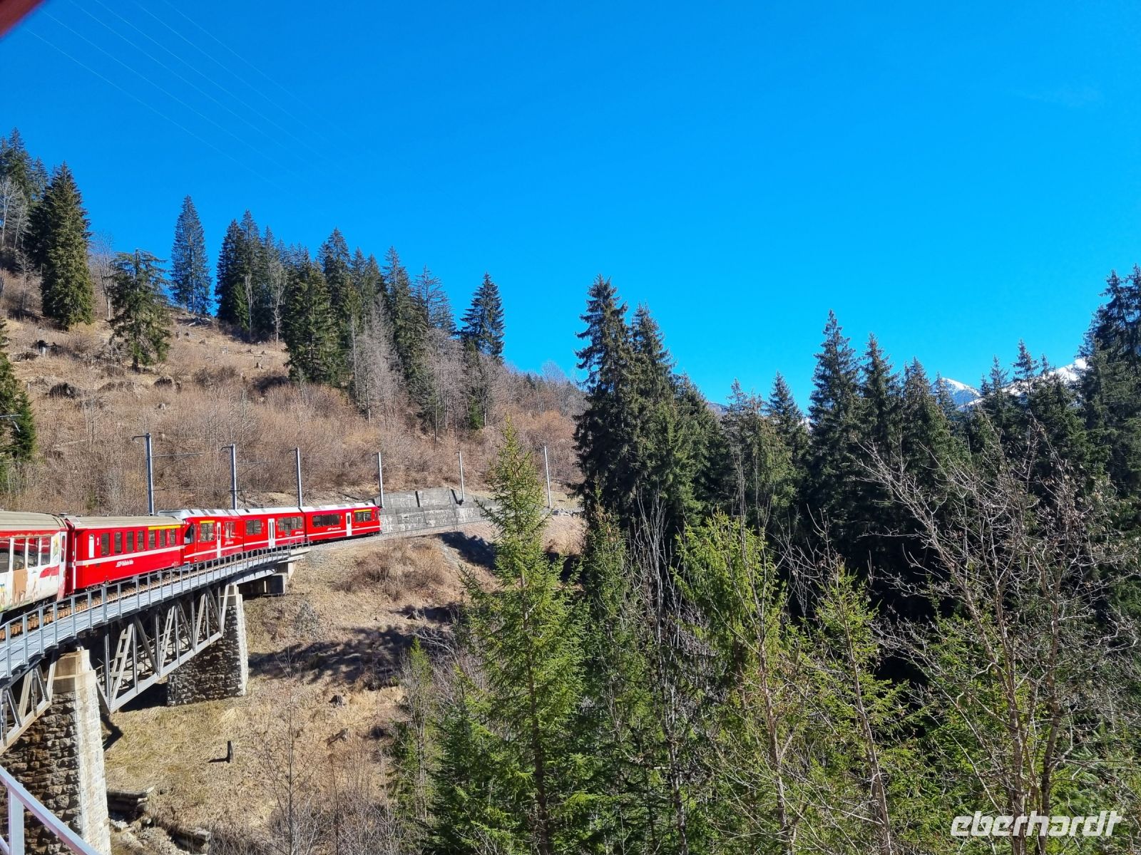 Fahrt mit der Arosa-Bahn durch das Schanfigg...