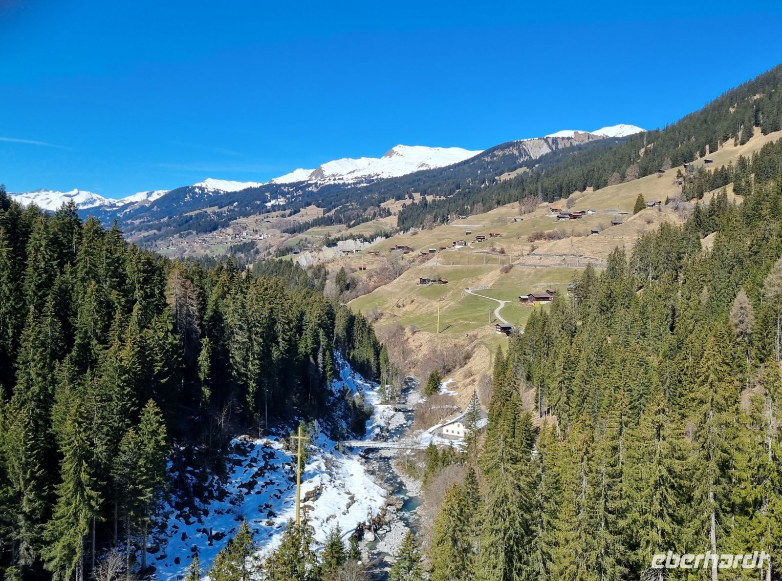 Fahrt mit der Arosa-Bahn durch das Schanfigg...