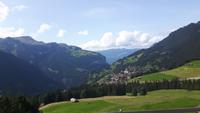 Fahrt mit der Wengernalpbahn von der Kleinen Scheidegg nach Lauterbrunnen (Wengen)
