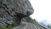 Fels-Nase auf Strasse