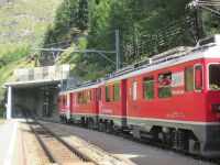 Gegenzug im Bahnhof von Alp Grüm