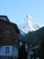 Glacier-Bernina-Reise, Zermatt Blick zum Matterhorn mit Hotel Perren