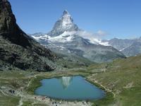 Im Riffelsee spiegelt sich das Matterhorn