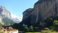 Lauterbrunnen mit Blick auf den Staubachwasserfall