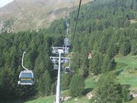 Mit der Seilbahn geht es nach oben