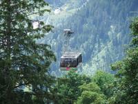 Mit mehreren Seilbahnen fahren wir zum Schilthorn