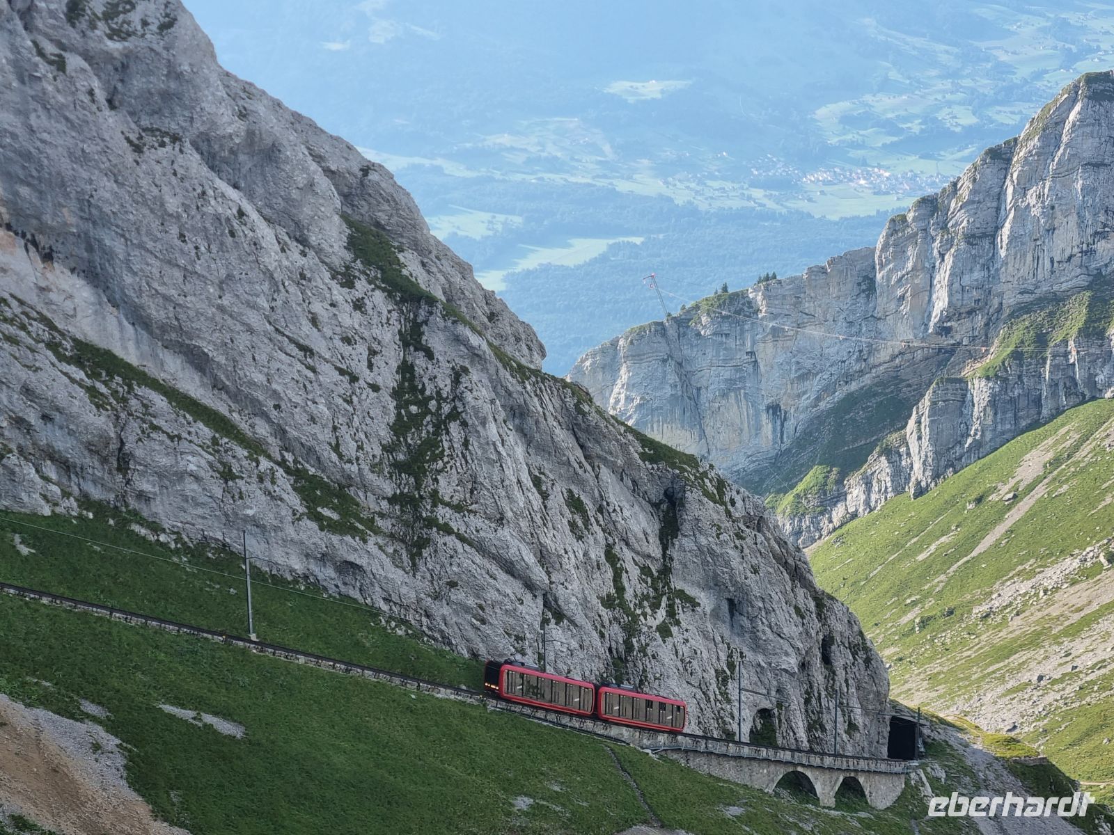 Morgenstimmung auf dem Pilatus-Kulm... (Zahnradbahn)