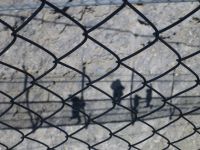Schattenspiel auf der Hängebrücke