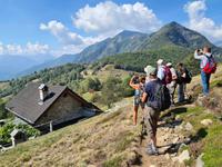 Tessin, deine Ausblicke: Hier auf dem Monte Comino, hinunter ins Centovalli und hinüber zum Pizzo Ruscada