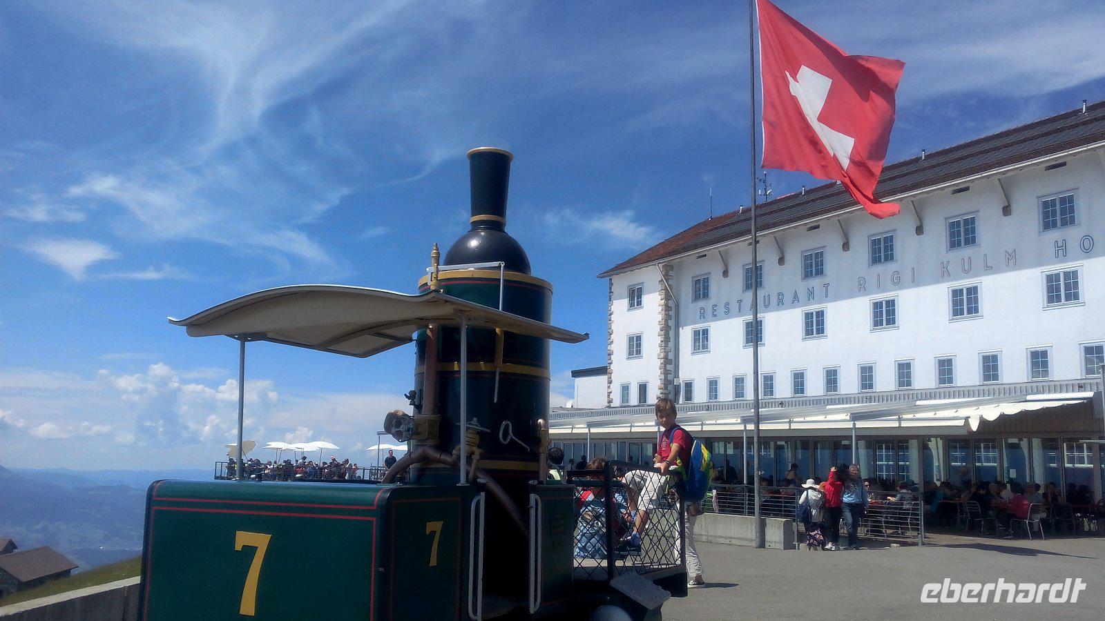 Vitznau, Fahrt mit der Rigi-Dampfbahn nach Rigi-Kulm