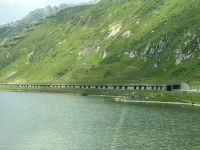 mit dem Glacier-Express fahren wir von St. Moritz nach Zermatt - ein Stausee