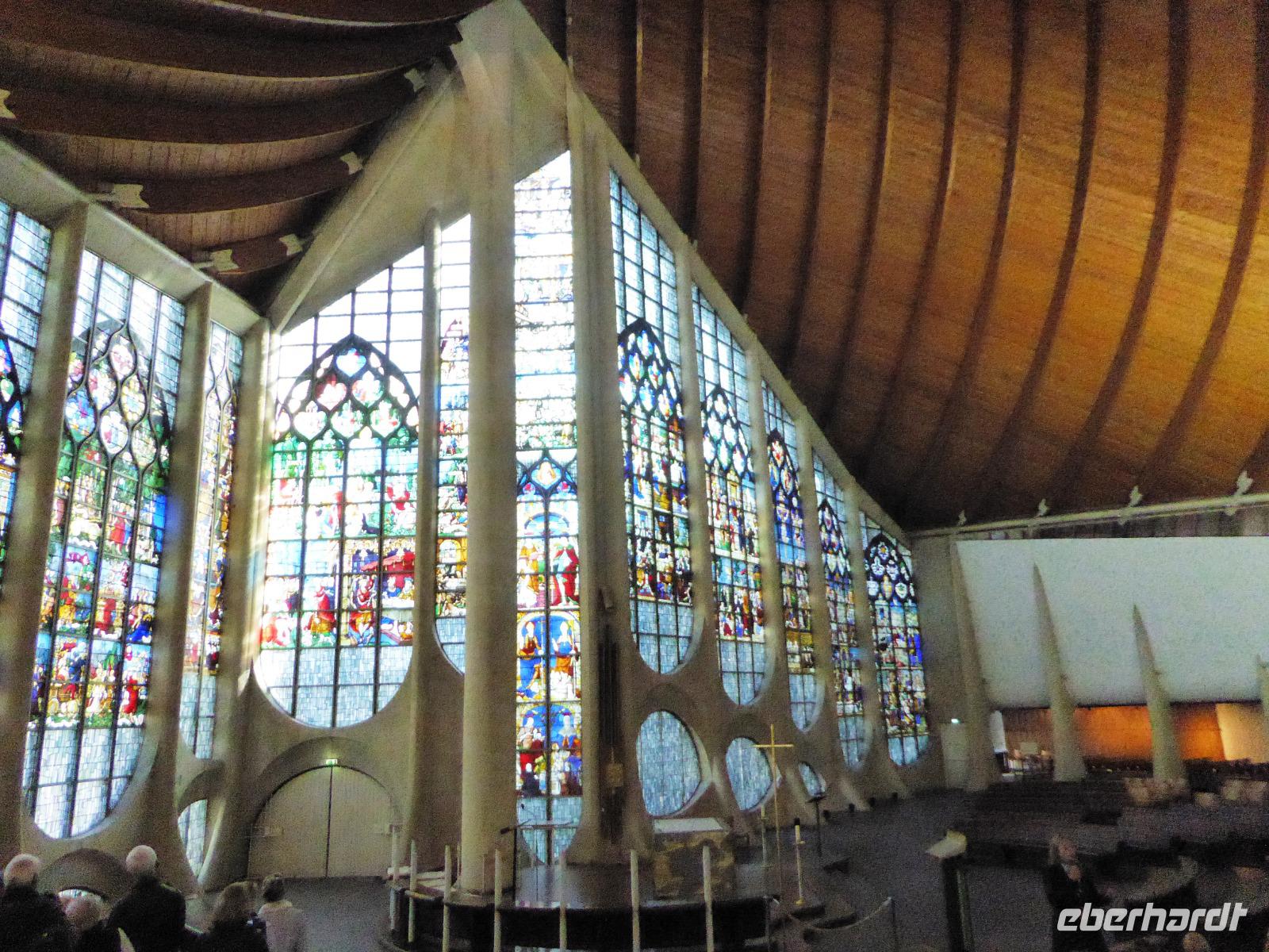 Rouen, Kirchenfenster in der Jeanne d'Arc-Kirche