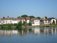 Eine der romantisch-verträumten Ortschaften seineabwärts