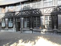 kunstvoll verziert: Gebälk des alten Beinhauses