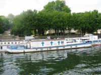 Schiffskirche auf der Seine