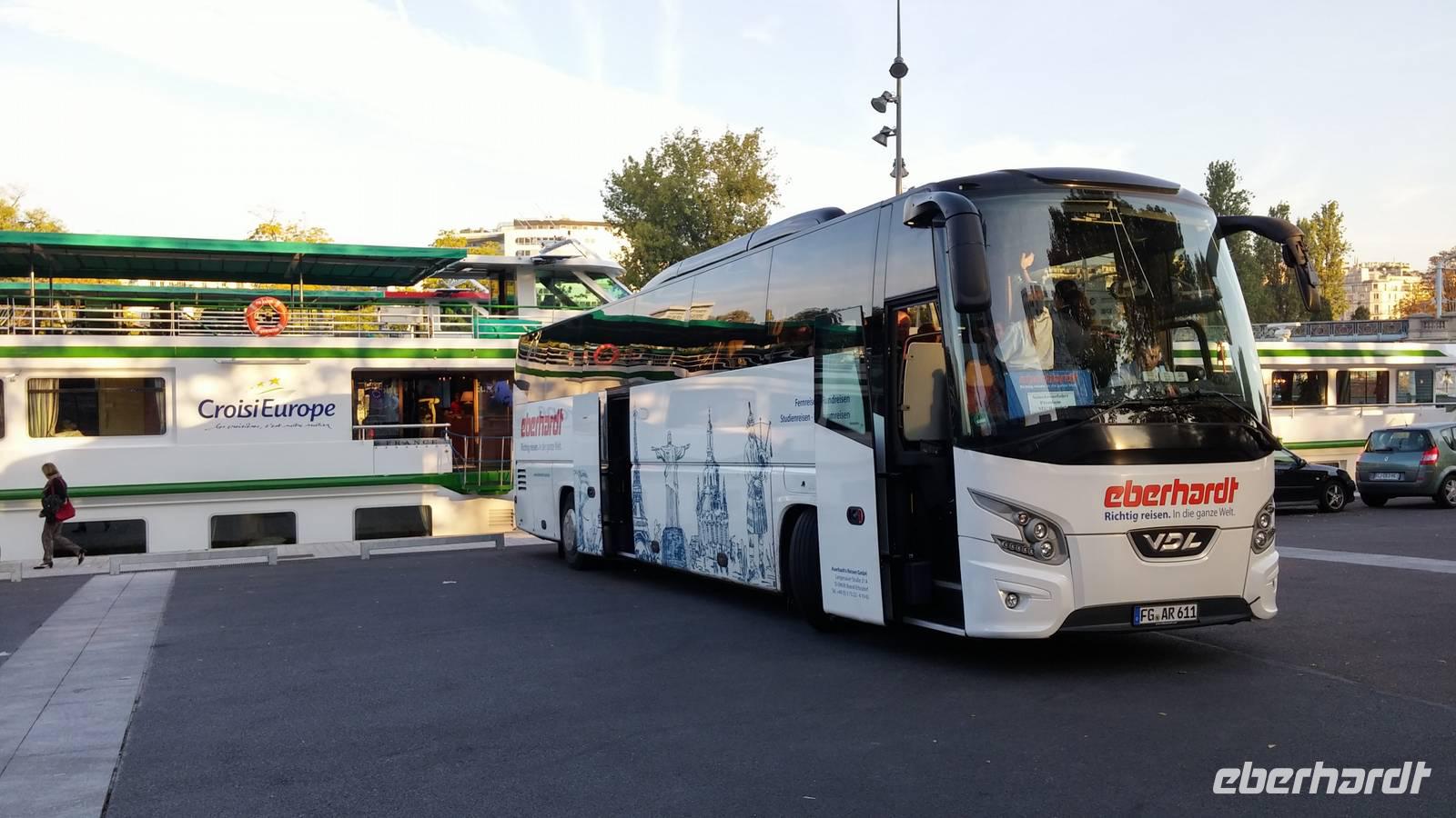 Eberhardt TRAVEL Bus an der MS Renoir