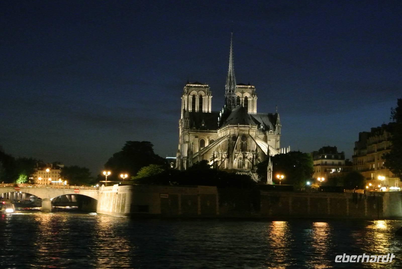 Notre Dame in Paris bei Nacht