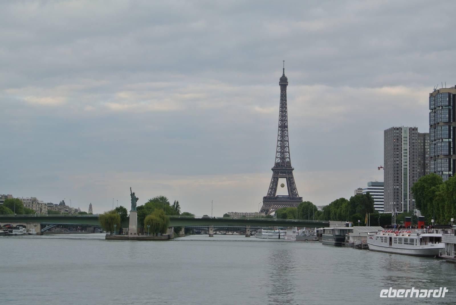 Eiffelturm und Freiheitsstatue 