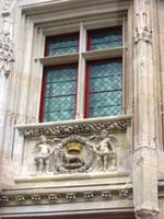 Fenster eines alten Stadtpalais in Rouen