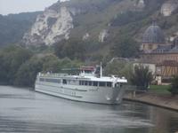 Unser Schiff am Ufer von Les Andelys