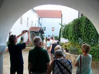 Eberhardt- Reisegruppe im Kloster Krusedol