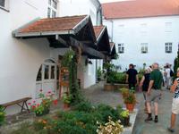 Eberhardt- Reisegruppe im Kloster Krusedol