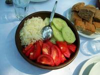 Mittagessen im Wald von Sirogojno