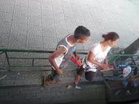 Knochenarbeit - Scheibenputzen bei rotem Ampel - Tirana