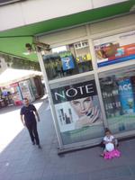 Nis -Kinder betteln - auch das sieht man gelegentlich (aber Mutter war nicht weit weg) 