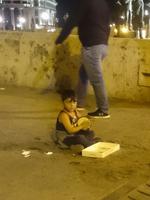 Skopje in der Nacht - Kinder betteln 