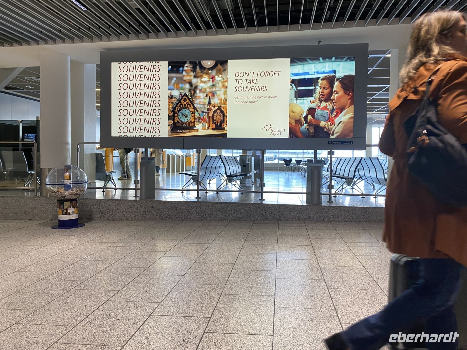 Warten im Flugplatz Frankfurt/Main
