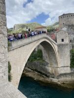Die wiederaufgebaute Brücke über die Neretva in Mostar