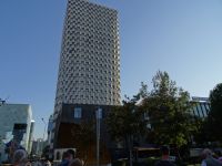 Tiranas Stadtbild wird auch von Hochhäusern bestimmt