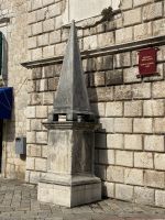 Der alte Pranger der Stadt Kotor