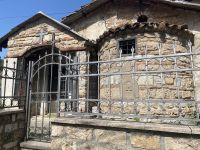 Eine kleine Kirche am Wegesrand